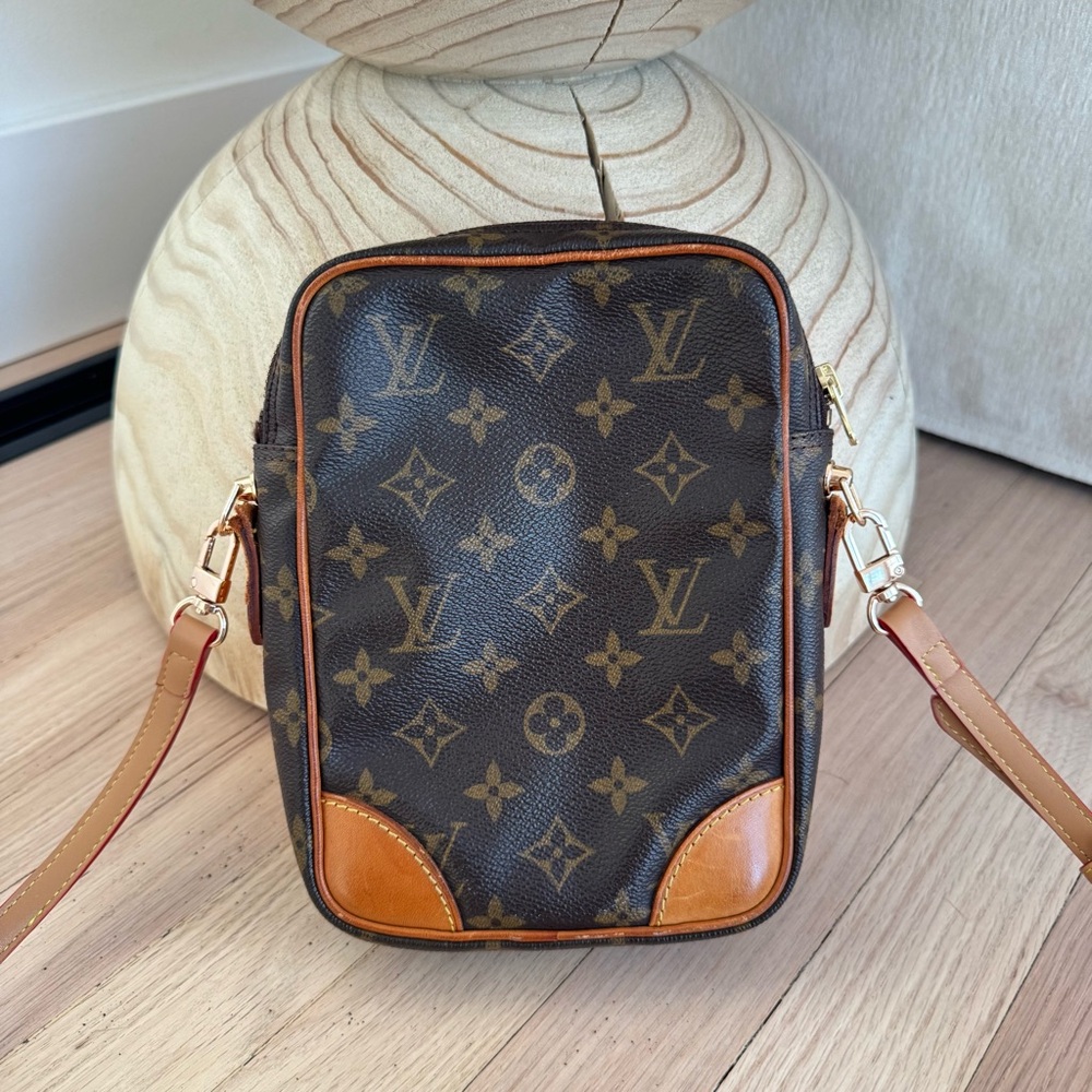 ✅AUTHENTIC✅LOUIS VUITTON DANUBE CROSSBODY BAG - Picture 5 of 14